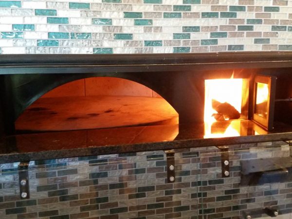 Wood-fired pizza oven 125